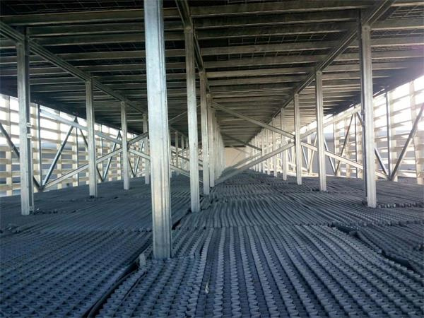 閉式冷卻塔與開式冷卻塔有什么不同？(閉式冷卻塔與開式冷卻塔的區別)